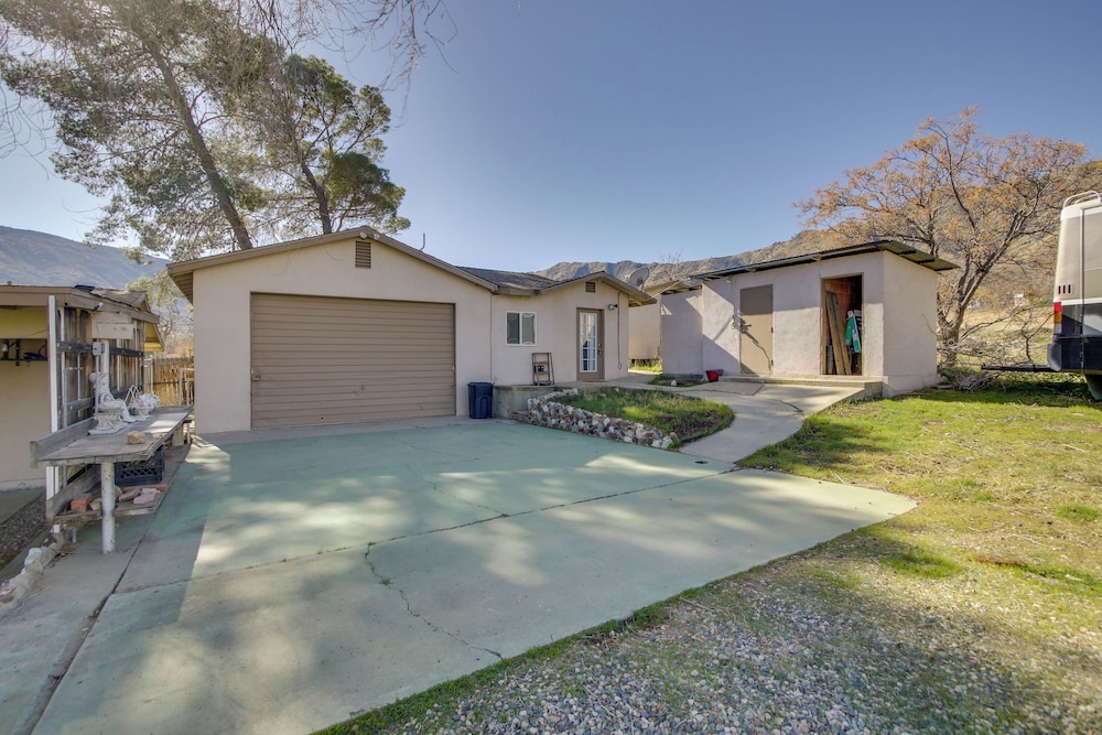 Lake & Mountain Views: Cozy California Stay