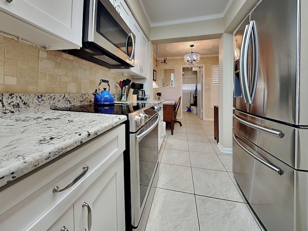 Bahia Vista 9-521 by Distinctive Beach Rentals