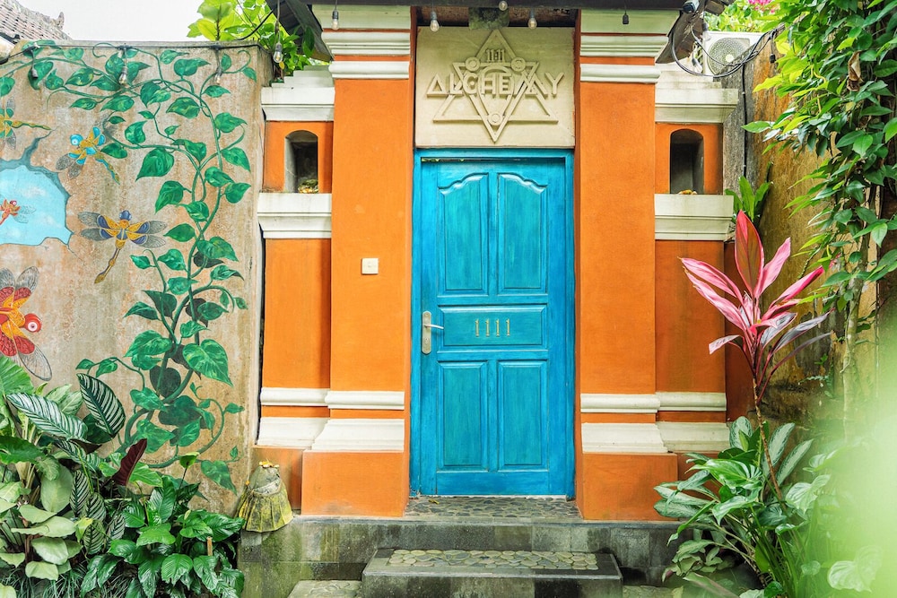 Barong Retreat Villa Ubud with Hammock Terrace, Garden & Koi Pond