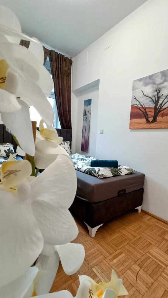 Comfy 4BR Apt Ideal for Groups Families