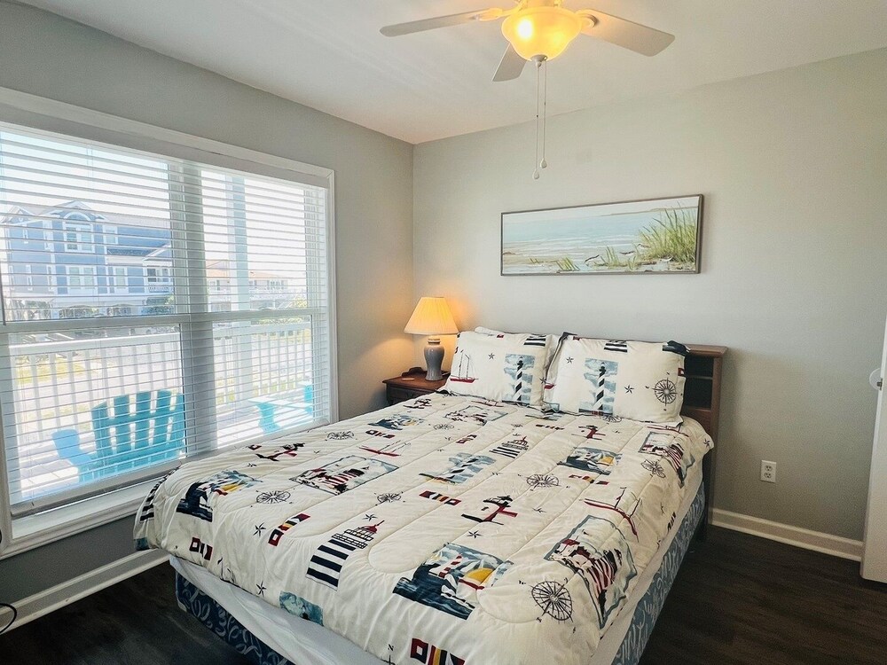 Just Breeze 'n 4 Bedroom Home by RedAwning