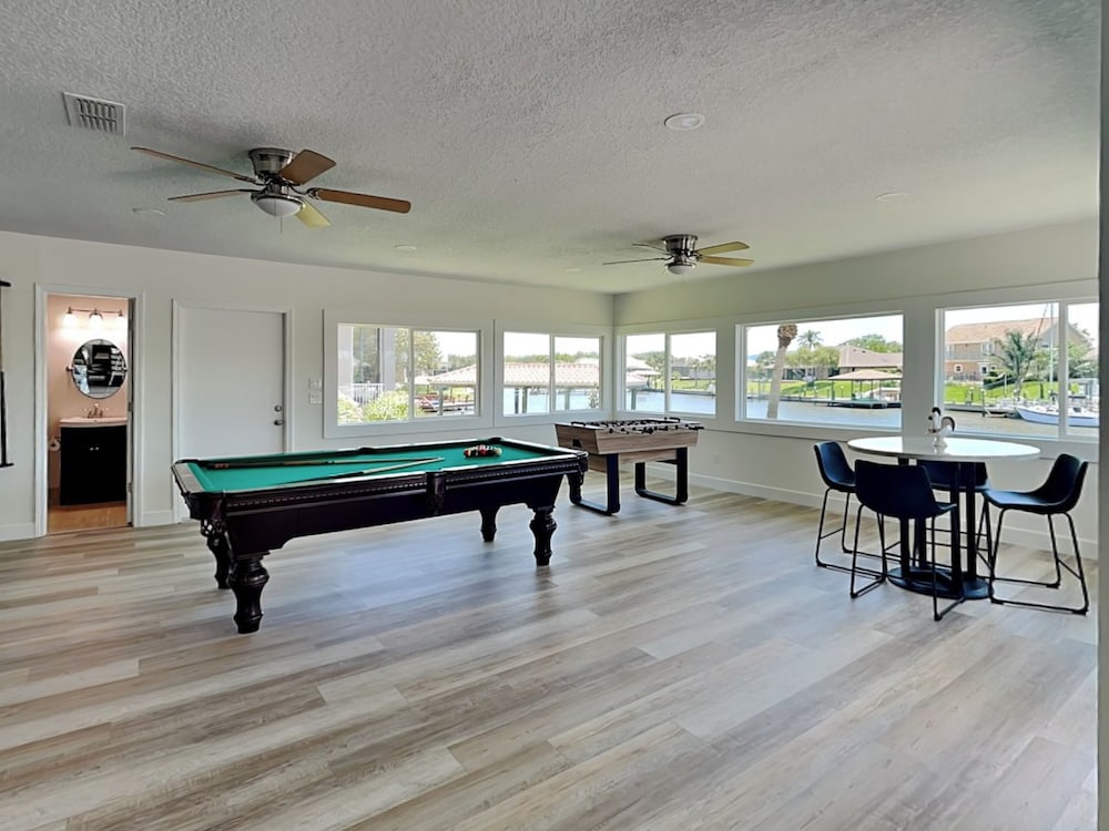 Dolphin View Oasis by Distinctive Beach Rentals