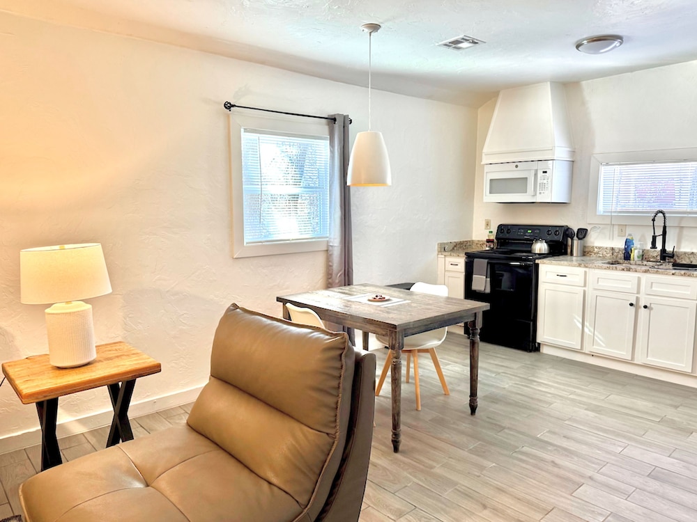 Updated Studio With Laundry Full Kitchen 36B