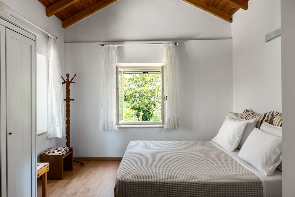 Traditional Rustic Maisonette By Konnect