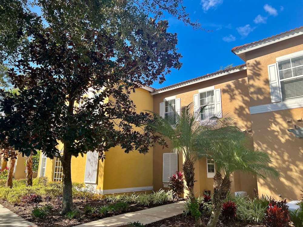 Grand Emerald Island 3BR Townhouse Near Disney