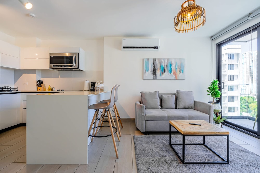 w Premium 1BR w Balcony in San Francisco