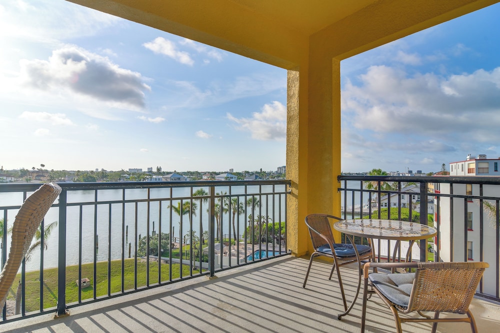 Treasure Island Condo w/ Bay-view Balcony!
