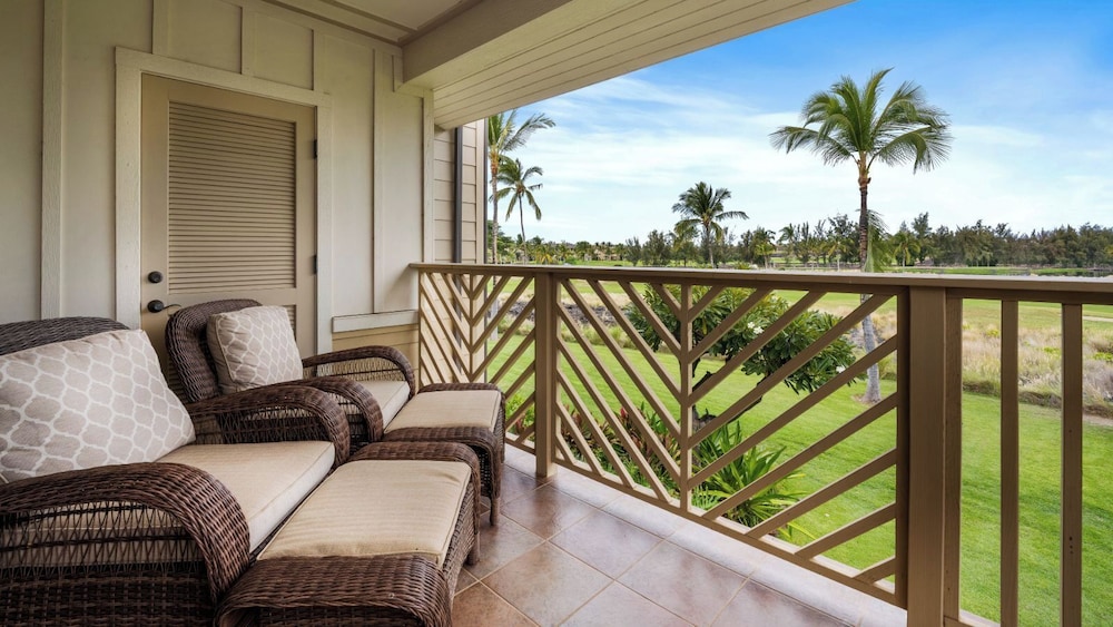 Spacious Ground Floor End Unit - Walk to Beach & Shopping - Vrkcv
