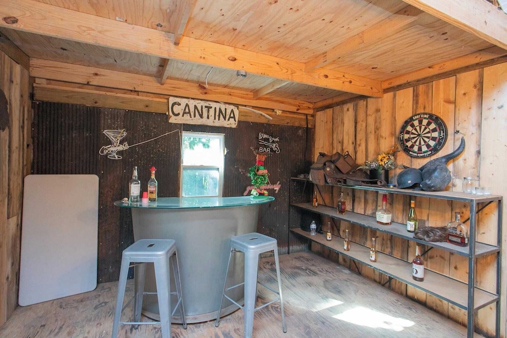 35 Acre Villa w/ Pool, Spa, Wine Cellar & Gym + Near Golf Club La Pearla Ranch by Avantstay