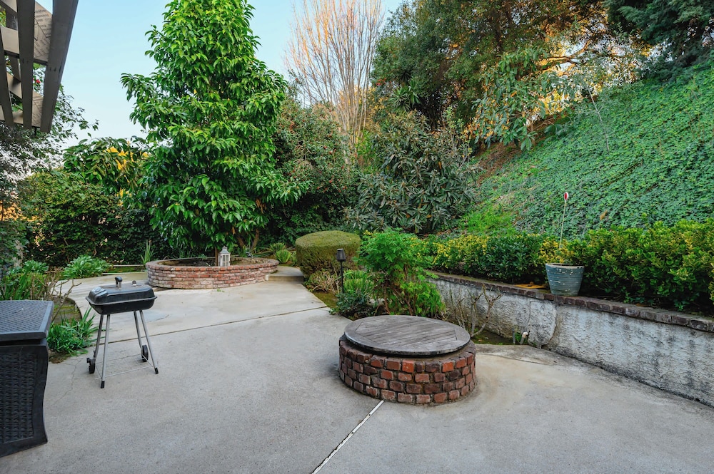 Serene Hilltop Oasis Above the City w Private Pool