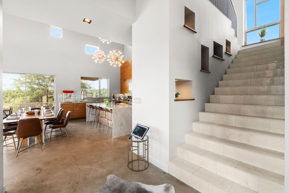 Luxury 4BR Hilltop Retreat With Scenic Views