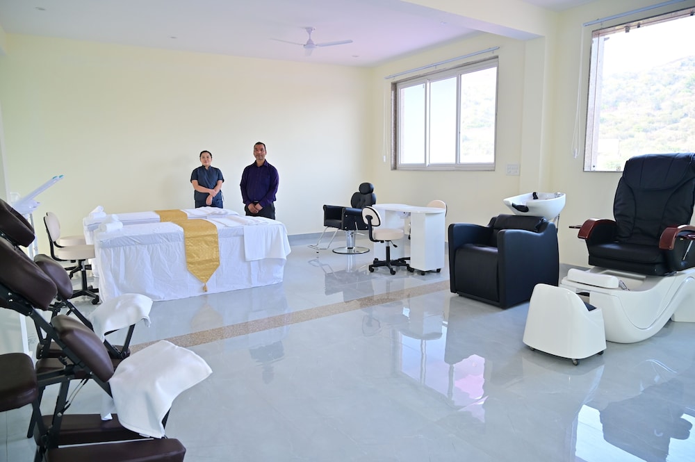 Lobby & Reception