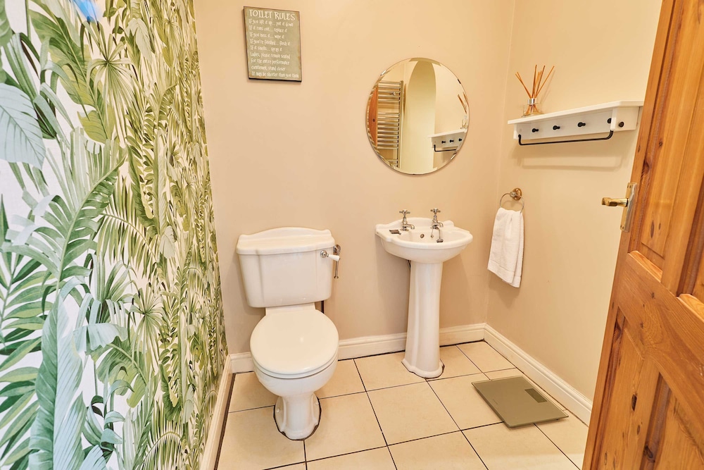 Host Stay Chestnut Close