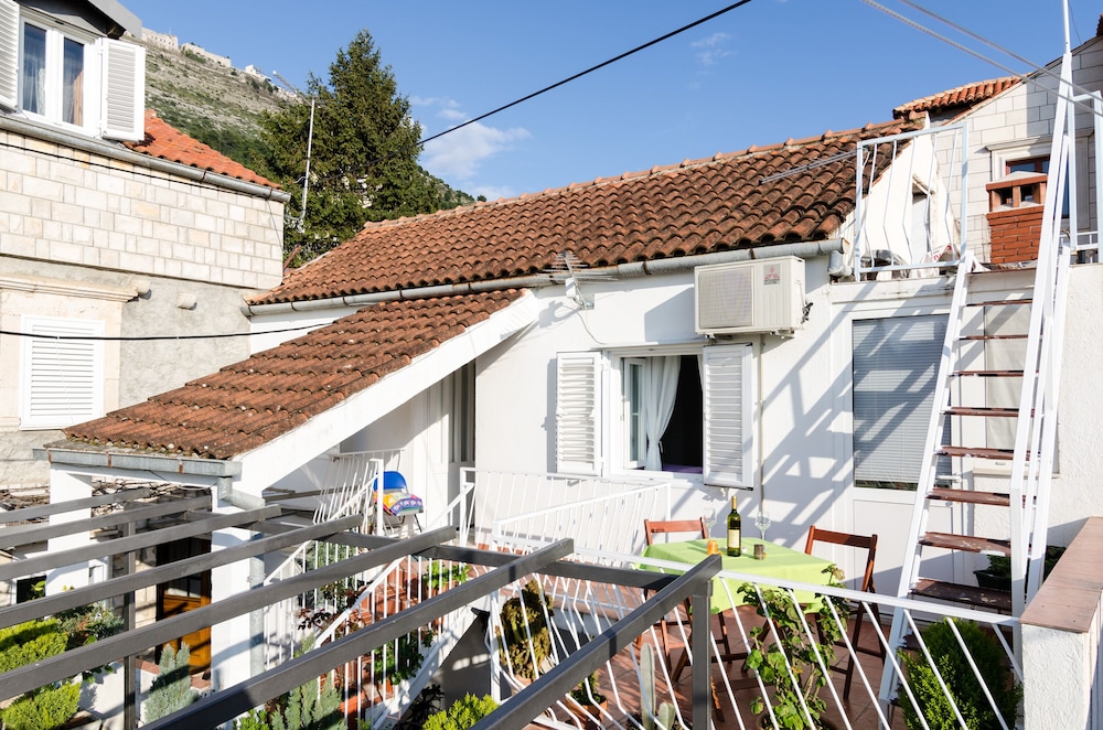 Guest House White Wave