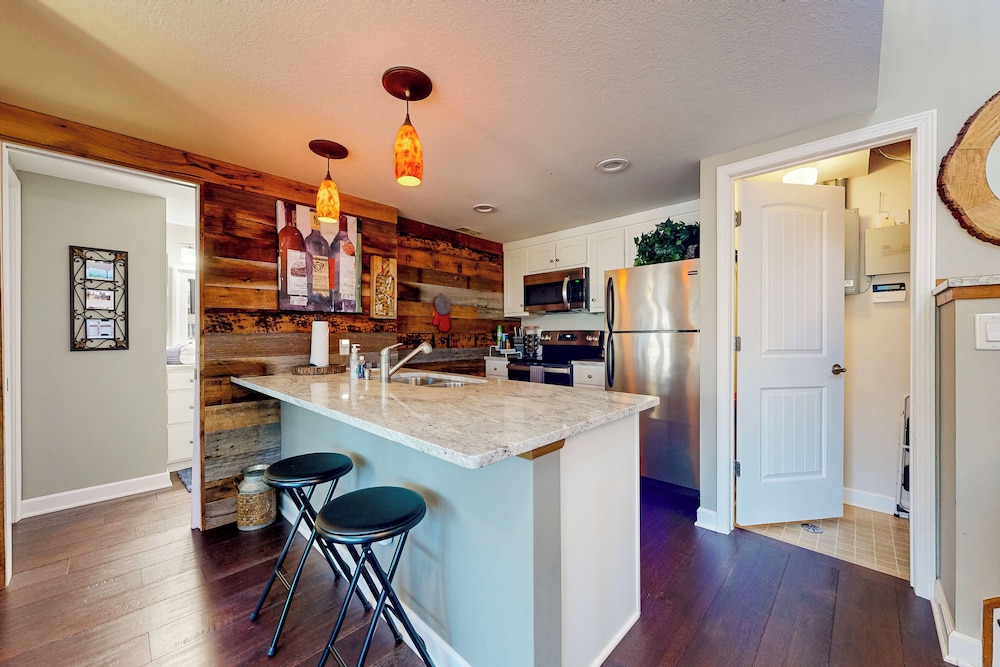 2BR Peaceful Home w/ Pool, Golf, Marina, W & D