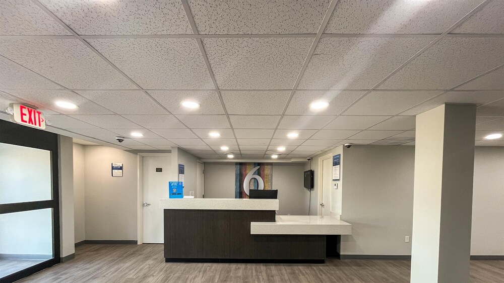 Studio 6 Rockford, IL – RFD Airport
