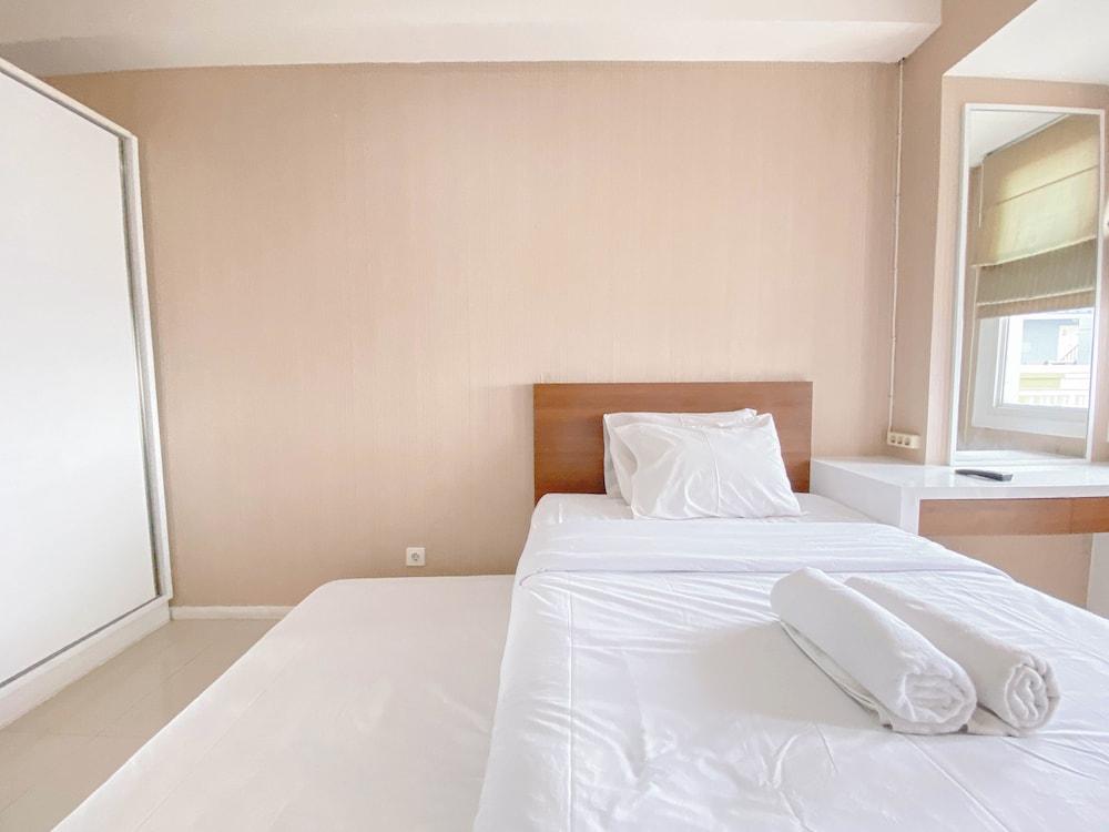 Modern 2Br Apartment Without Living Room At Parahyangan Residence