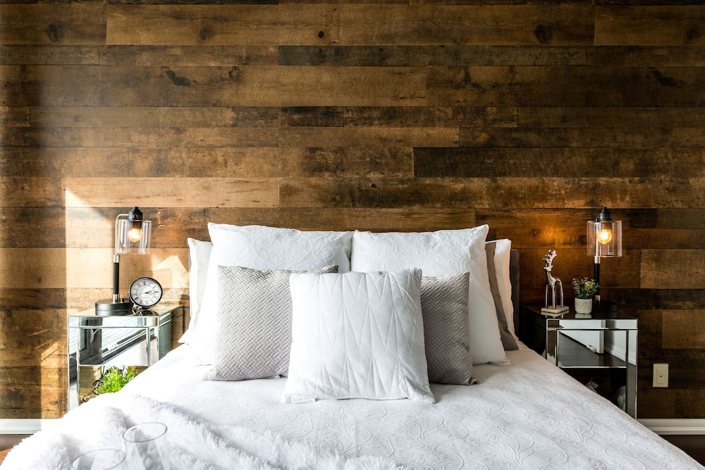 QuickStay - Luxury on Bay St. (Yonge & College) - Image 3