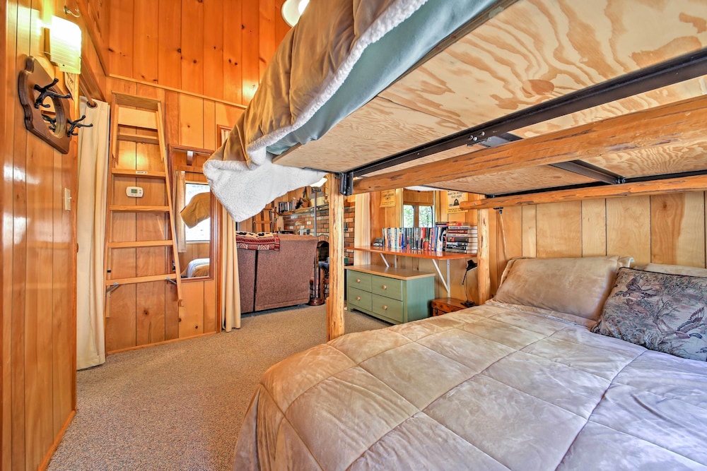 Big Bear Lake Cabin w/ Deck ~ 7 Mi to Ski Slopes! view 2