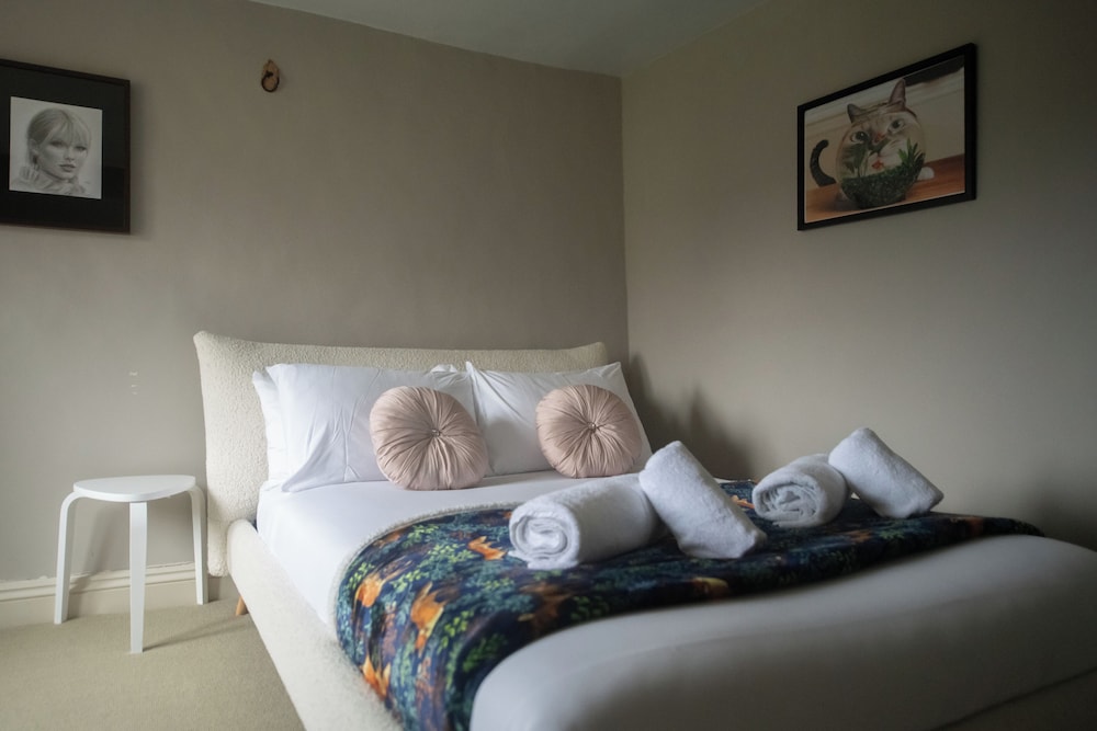 Mill House & Cottage - on Cotswold Way