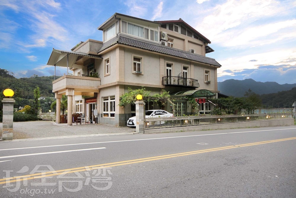 Shuanghui Garden B&B