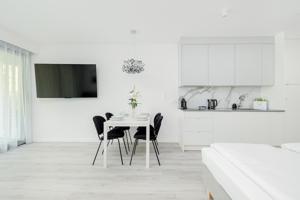 Air-conditioned Studio for 4 by Renters