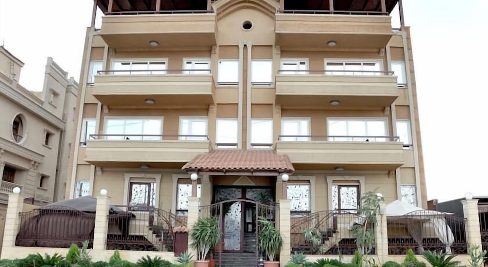 Cairo plaza Guest House