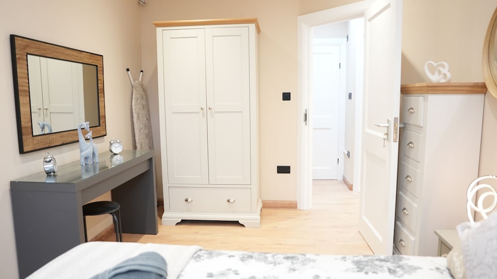 Charming London House - Sleeps 4 & Outdoor Space