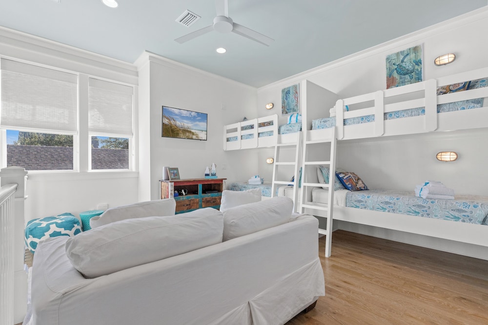 Sea Dlight: 3BR Beach Home Sleeps 10 With 4 Bikes in Watersound West