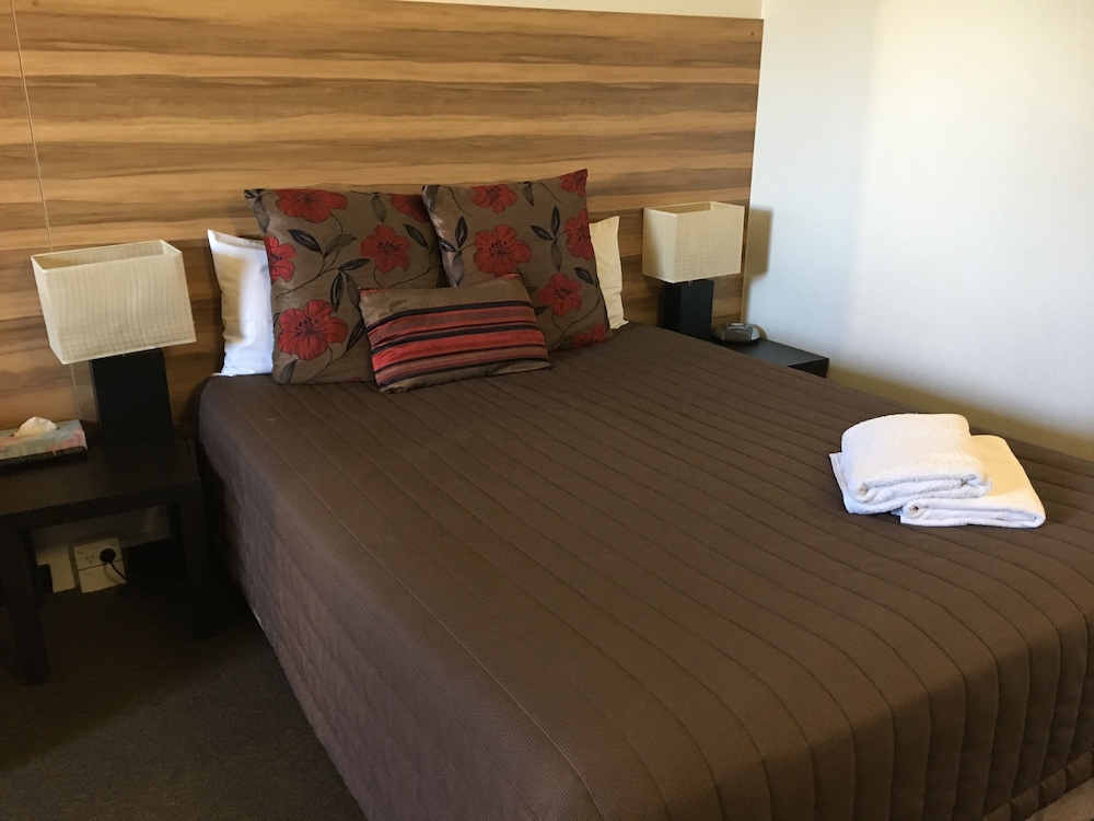 Red Cedars Motel