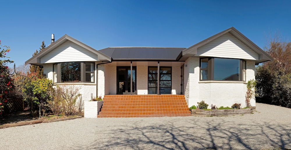 Pembroke Accommodation