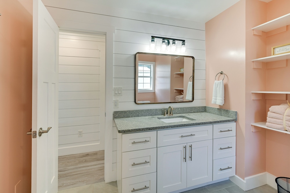 1 Block to Beach: Home w/ Patio in Murrells Inlet!
