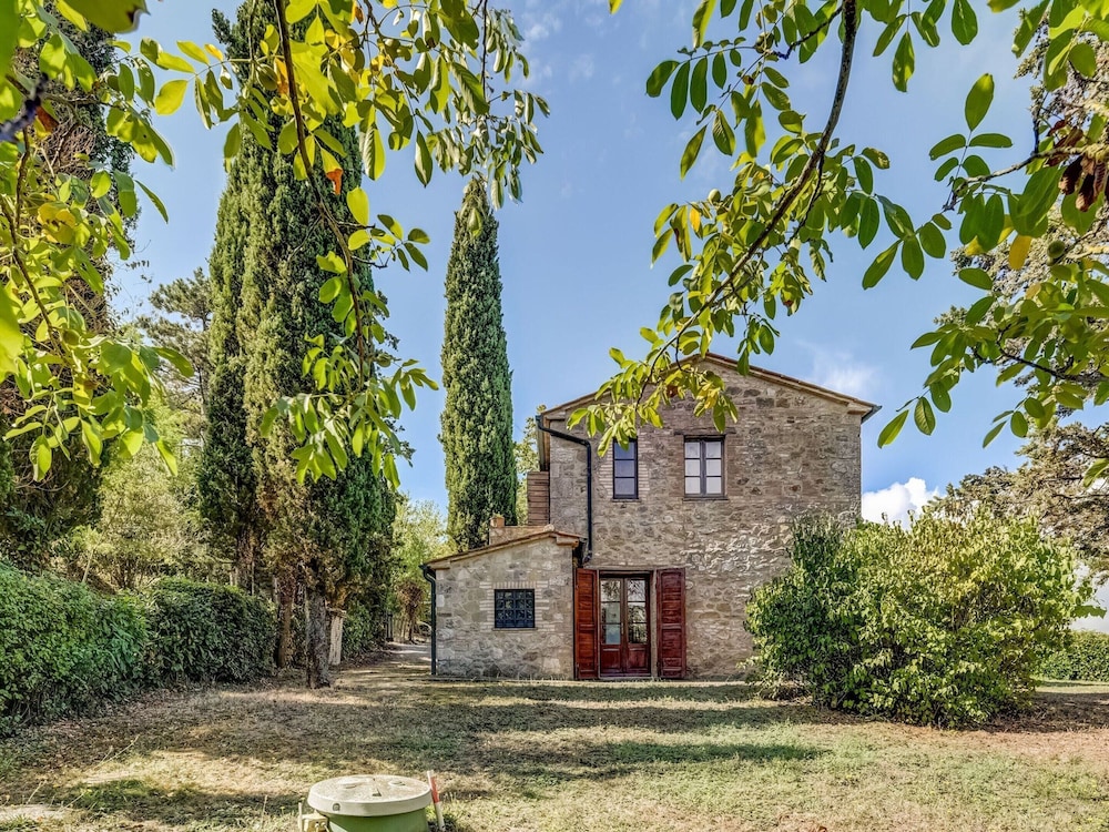 Belvilla by OYO Typical Country House With Pool