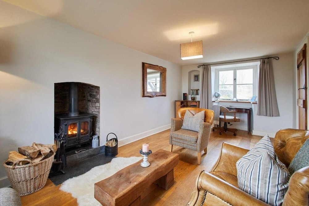 Host Stay Coed Barn