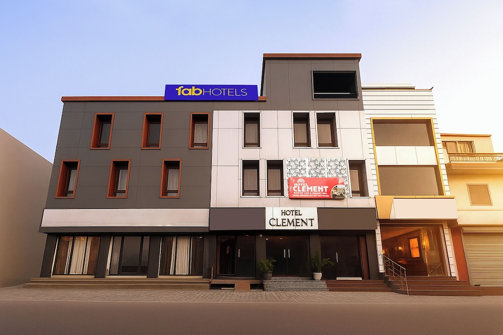 Fabhotel Clement