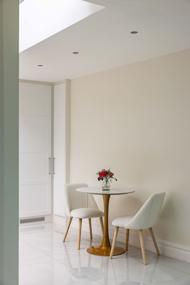 3-bdr Stunning LUX Villa Parking Central London