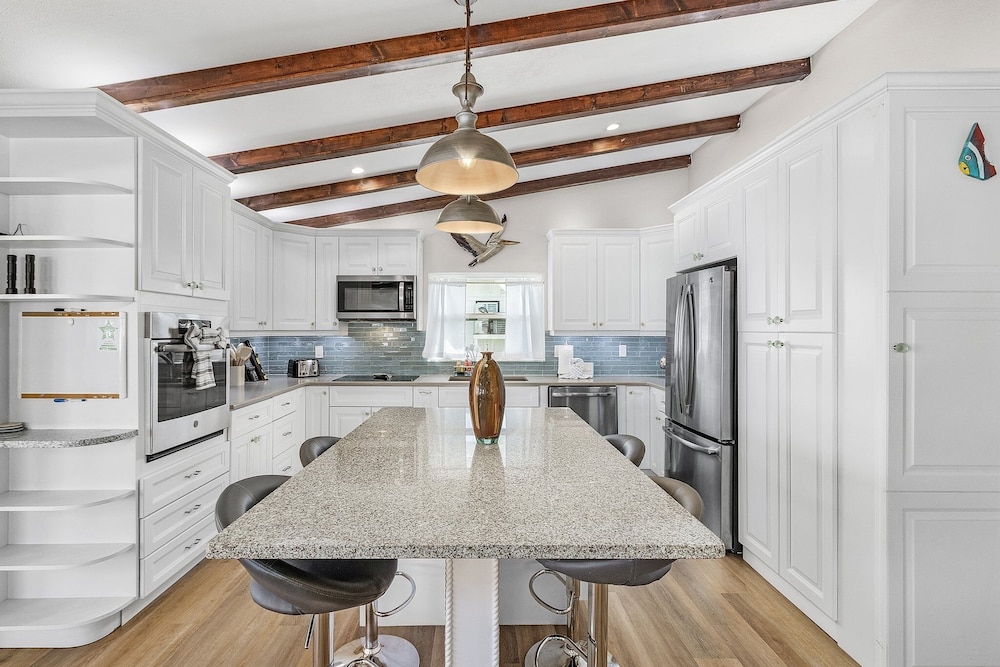 320 Bayland Breeze: Pet-friendly 2br W/ Water Views! 2 Bedroom Home