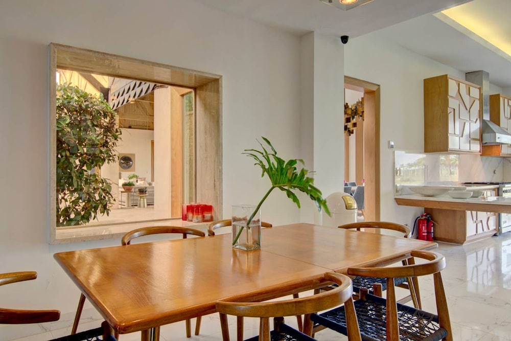 Architect s Estate w Pool Private Chef Butler