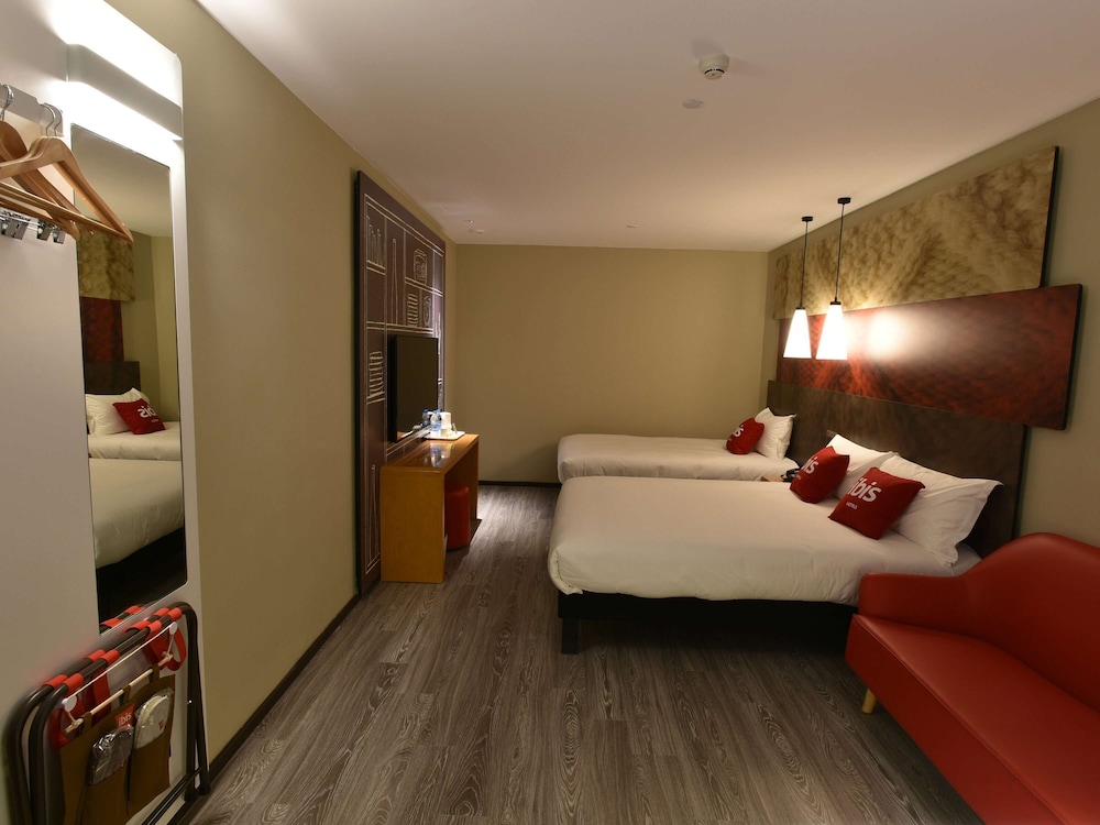 Ibis Lanzhou West Railway Station Hotel view 4