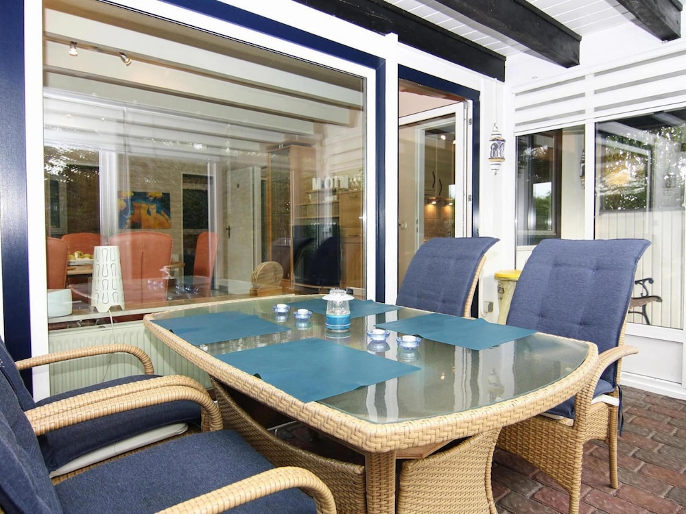 Bungalow in Warwerort Near Wadden Sea Park
