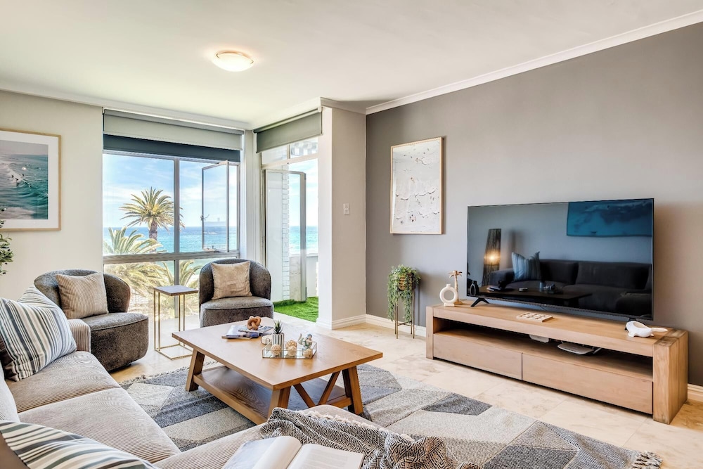 Camps Bay Seaside Beach View Apartment Palm Bay