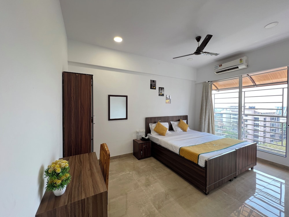 Pinaki Comfort Stay, Vile Parle - Near Airport