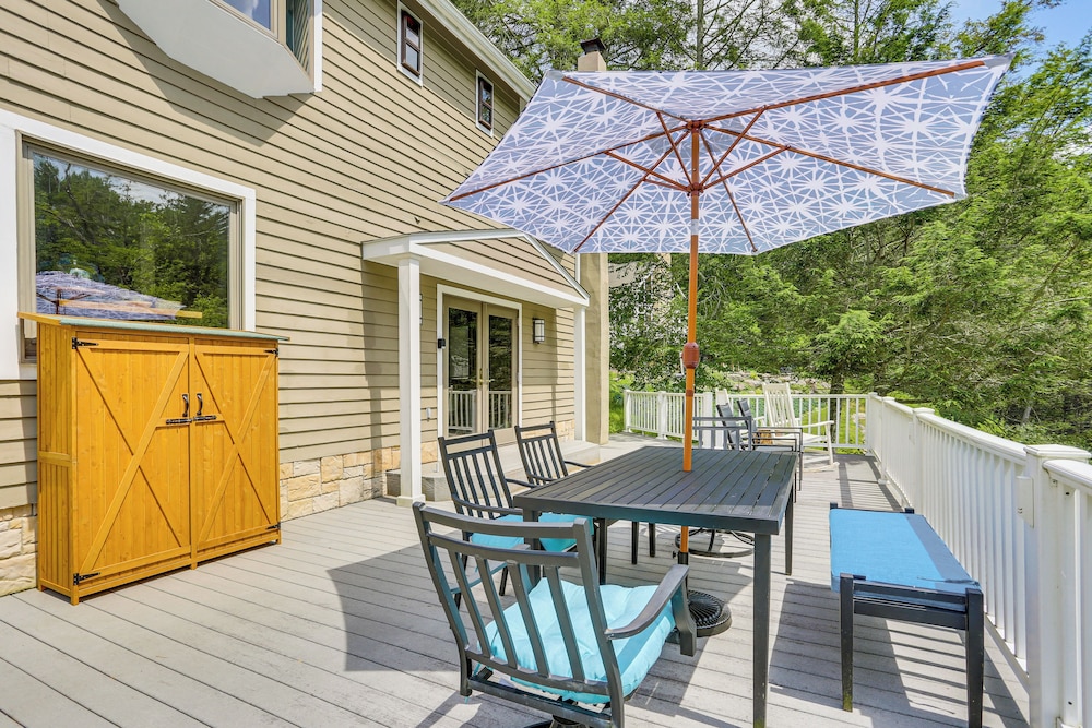 13 Mi to Ski Big Bear: Updated Getaway w/ Deck