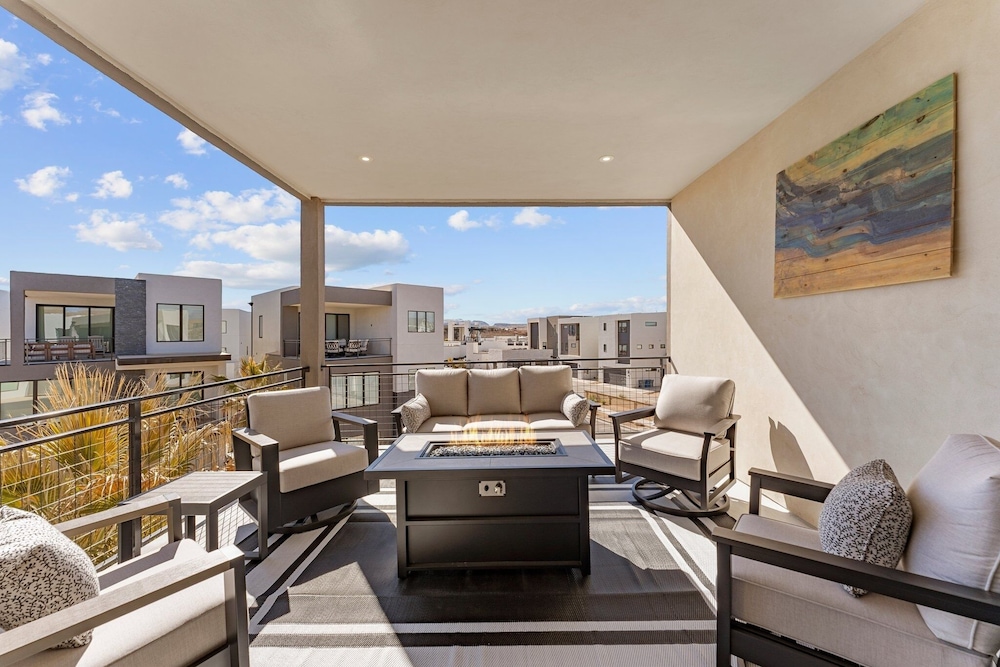Olympic Escapes Gold 6 Bedroom Townhouse