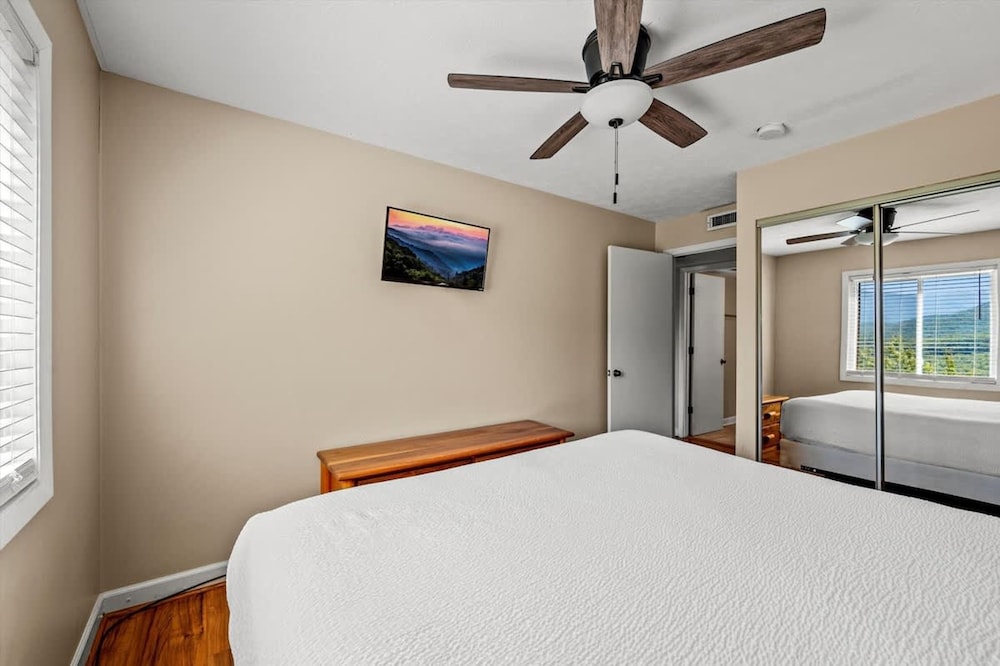 Sleeps 4 Mountains Views Indoor Pool Sauna