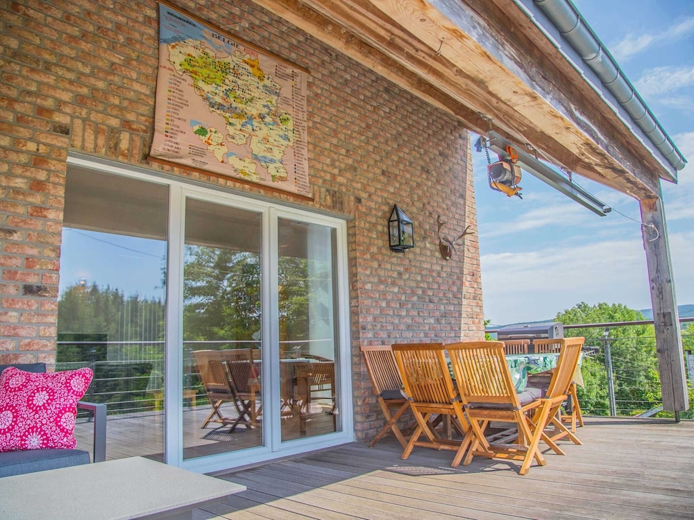 Holiday Home With a Terrace in Warisy