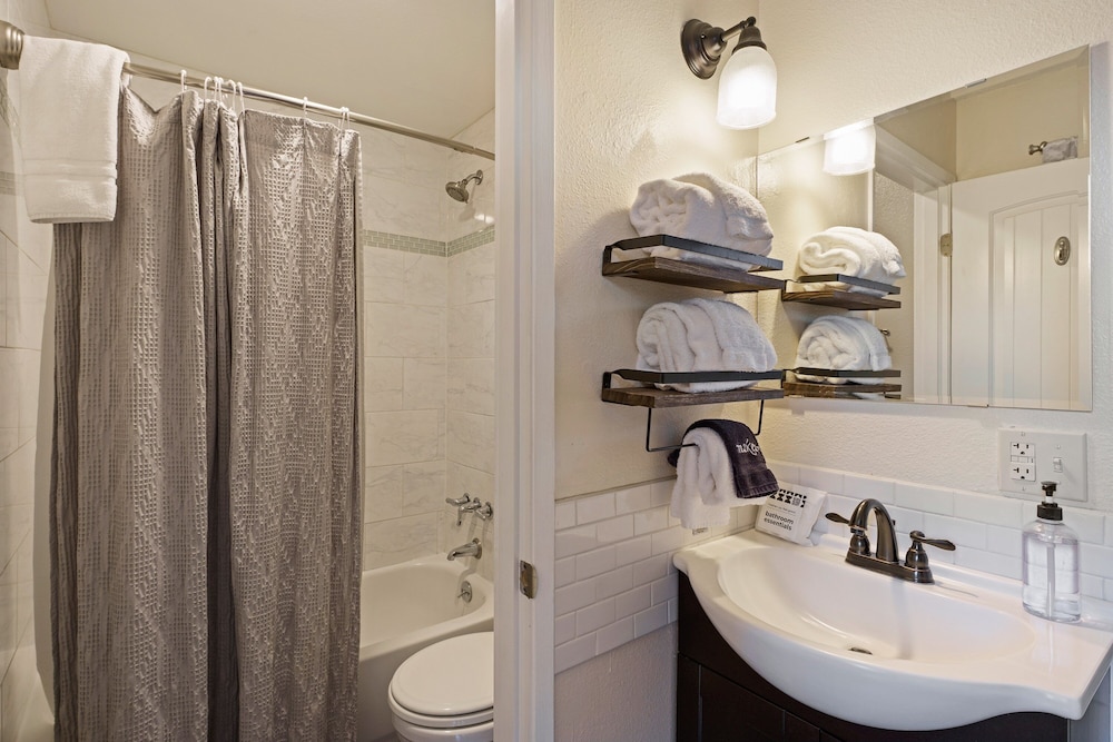 1565 Nw Wall St 144/145 1 Bedroom Condo