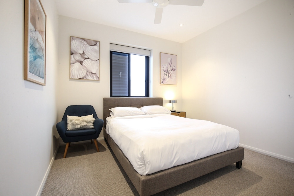 Comfy 2-bedroom Apartment With a Clyde River View
