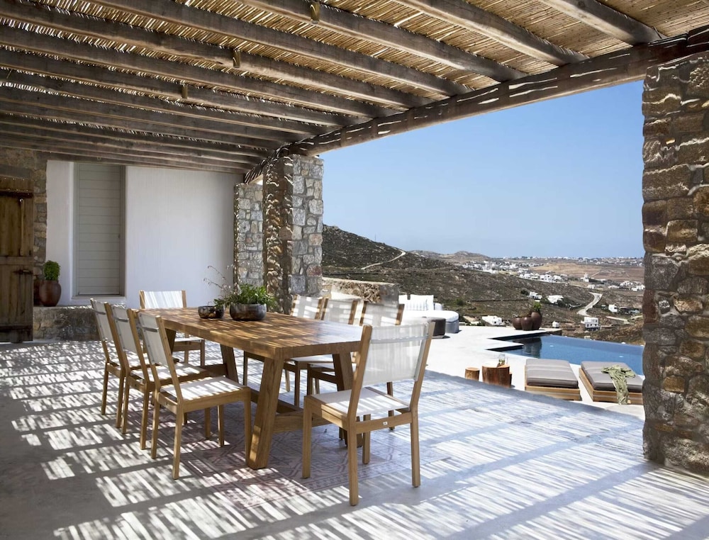 Charming Villa Near Ftelia Beach