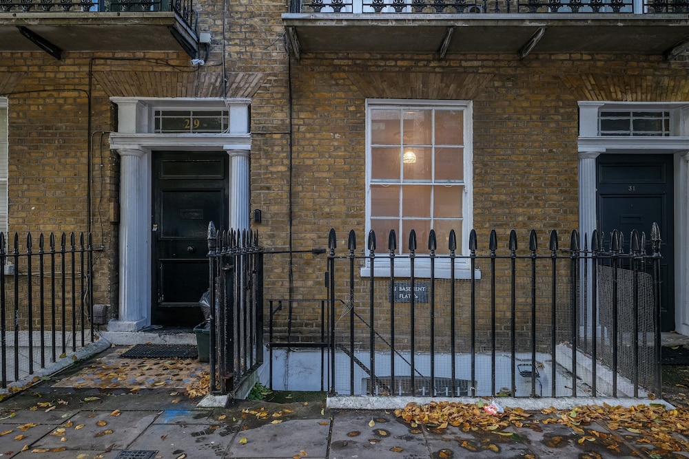 Luxury 3BR 2BA with Hot Tub and Garden